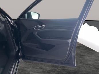 Audi e-tron 55 Technik quattro 95kWh (11kW Charger) (408 ps) - LED - REVERSE