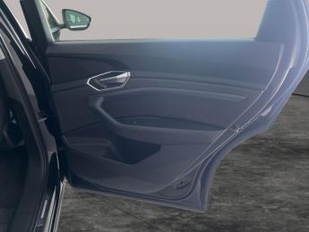 Audi e-tron 55 Technik quattro 95kWh (11kW Charger) (408 ps) - LED - REVERSE