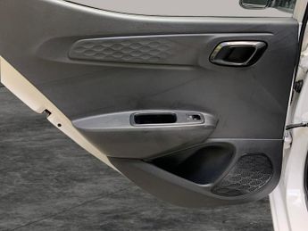 Hyundai i10 1.2 SE Connect (84 ps) - CLIMATE CONTROL - DAB - USB AUDIO