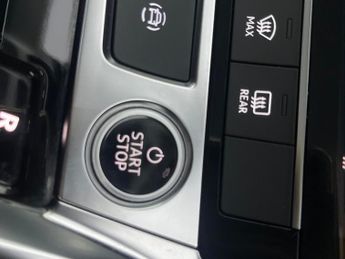 Audi e-tron 55 Technik quattro 95kWh (11kW Charger) (408 ps) - LED - REVERSE