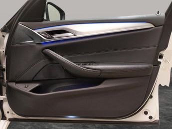 BMW 5 Series 2.0 520d SE (190 ps) - LEATHER - HEATED FRONT AND REAR SEATS - P