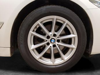 BMW 5 Series 2.0 520d SE (190 ps) - PRO NAV - LED - MF INSTRUMENT PANEL