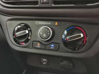 Hyundai i10 1.2 SE Connect (84 ps) - CLIMATE CONTROL - DAB - PARK SENSORS