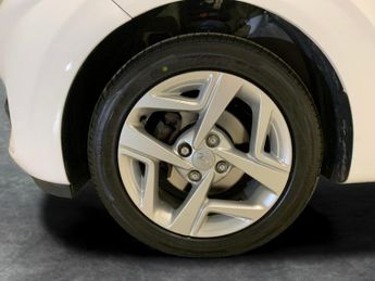 Hyundai i10 1.2 SE Connect (84 ps) - CLIMATE CONTROL - DAB - PARK SENSORS