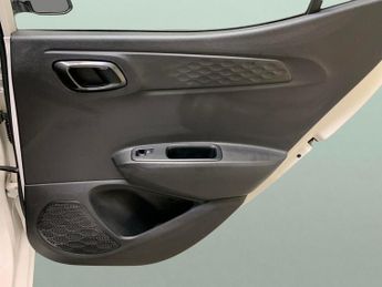 Hyundai i10 1.2 SE Connect (84 ps) - CLIMATE CONTROL - DAB - PARK SENSORS