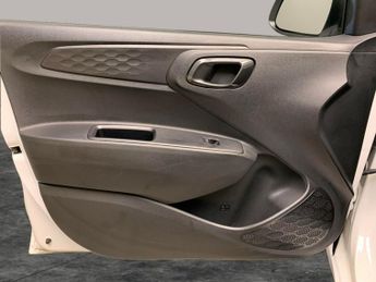 Hyundai i10 1.2 SE Connect (84 ps) - CLIMATE CONTROL - DAB - PARK SENSORS