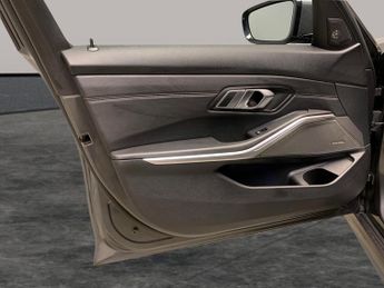 BMW 3 Series 2.0 330e 12kWh M Sport Plug-in xDrive (292 ps) - LEATHER - INTER