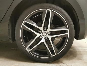 Mercedes A Class 1.3 A180 AMG Line (Premium) 7G-DCT (136 ps) - CLIMATE CONTROL