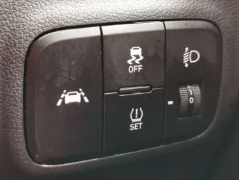 Hyundai i10 1.2 SE Connect (84 ps) - CLIMATE CONTROL - DAB - PARK SENSORS
