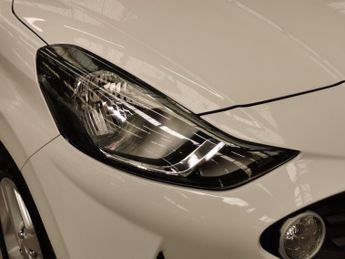Hyundai i10 1.2 SE Connect (84 ps) - CLIMATE CONTROL - DAB - PARK SENSORS
