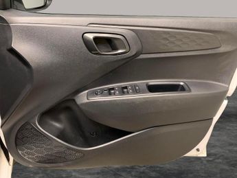 Hyundai i10 1.2 SE Connect (84 ps) - CLIMATE CONTROL - DAB - PARK SENSORS