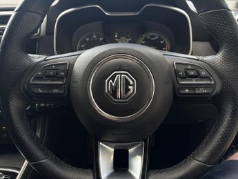 MG MG ZS 44.5kWh Excite (143 ps) - LANE DEPARTURE  - BLUETOOTH - DRIVING 