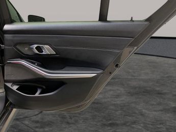 BMW 3 Series 2.0 330e 12kWh M Sport Plug-in xDrive (292 ps) - LEATHER - INTER