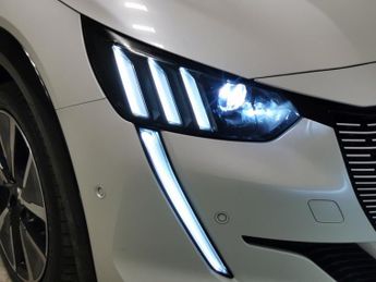 Peugeot E-208 50kWh GT Premium (136 ps) - AUTO PARK - LED - REVERSE CAM