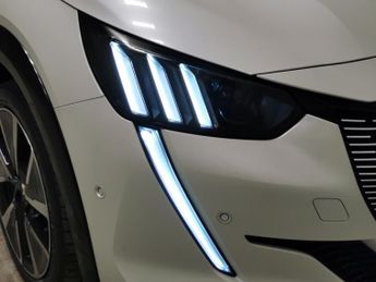 Peugeot E-208 50kWh GT Premium (136 ps) - AUTO PARK - LED - REVERSE CAM