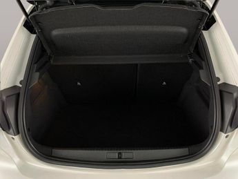 Peugeot E-208 50kWh GT Premium (7kW Charger) (136 ps) - LED - REVERSE CAM - AL