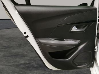 Peugeot E-208 50kWh GT Premium (136 ps) - AUTO PARK - LED - REVERSE CAM