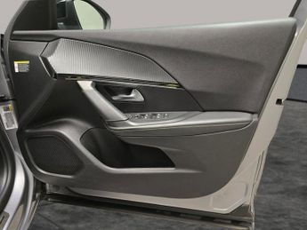 Peugeot E-2008 50kWh GT (136 ps) - BLIND SPOT ASSIST - BLUETOOTH - SPEED LIMIT 