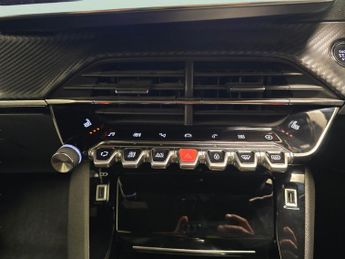 Peugeot E-2008 50kWh GT (136 ps) - BLIND SPOT ASSIST - BLUETOOTH - SPEED LIMIT 