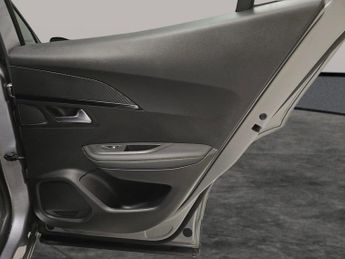 Peugeot E-2008 50kWh GT (136 ps) - BLIND SPOT ASSIST - BLUETOOTH - SPEED LIMIT 