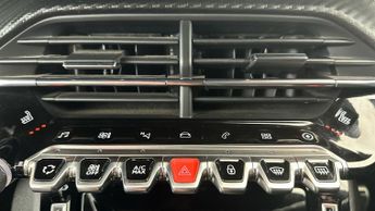 Peugeot E-208 50kWh GT Premium (136 ps) - REVERSE CAM - ALCANTARA - NAV
