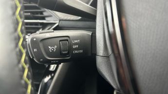 Peugeot E-208 50kWh GT Premium (136 ps) - REVERSE CAM - ALCANTARA - NAV
