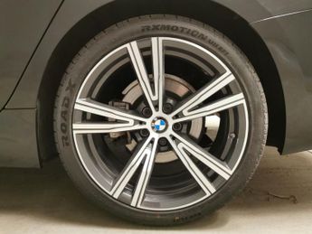 BMW 320 2.0 320i M Sport (184 ps) - 19IN ALLOYS - AUTO PARK - LED