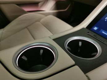 Porsche Taycan Performance Plus 93.4kWh Turbo S 4WD (11kW Charger) (761 ps) - E
