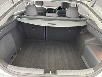 Hyundai Ioniq 1.6 h-GDi Premium DCT (141 ps) - NAV - HEATED STEERING - LANE DE