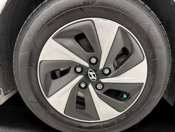 Hyundai Ioniq 1.6 h-GDi Premium DCT (141 ps) - NAV - HEATED STEERING - LANE DE