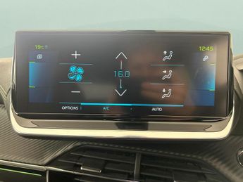 Peugeot E-2008 50kWh GT (136 ps) - HEATED SEATS - BLIND SPOT ASSIST - BLUETOOTH