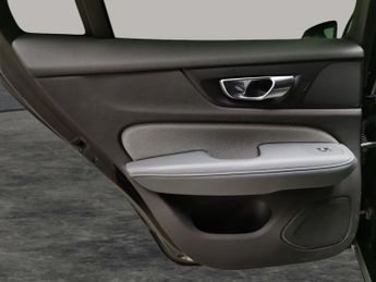 Volvo V60 2.0h T6 Recharge 11.6kWh R-Design Plug-in AWD (340 ps) - AUTO PA