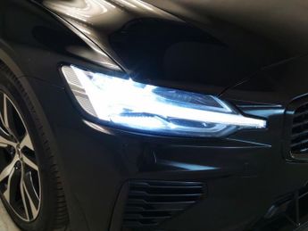 Volvo V60 2.0h T6 Recharge 11.6kWh R-Design Plug-in AWD (340 ps) - AUTO PA