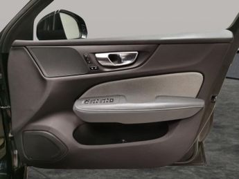 Volvo V60 2.0h T6 Recharge 11.6kWh R-Design Plug-in AWD (340 ps) - AUTO PA