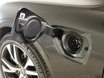 Volvo V60 2.0h T6 Recharge 11.6kWh R-Design Plug-in AWD (340 ps) - AUTO PA