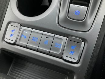 Hyundai Kona 64kWh Premium SE (7kW Charger) (204 ps) - KEYLESS ENTRY