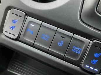 Hyundai Kona 64kWh Premium SE (7kW Charger) (204 ps) - KEYLESS ENTRY