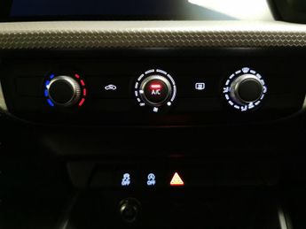 Audi A1 1.0 TFSI 25 S line Sportback S Tronic (95 ps) - BLUETOOTH - HALF