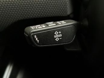 Audi A1 1.0 TFSI 25 S line Sportback S Tronic (95 ps) - BLUETOOTH - HALF