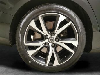 Volvo V60 2.0h T6 Recharge 11.6kWh R-Design Plug-in AWD (340 ps) - AUTO PA