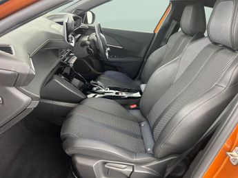 Peugeot E-2008 50kWh GT (136 ps) - HEATED SEATS - BLIND SPOT ASSIST - BLUETOOTH