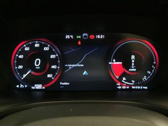 Volvo V60 2.0h T6 Recharge 11.6kWh R-Design Plug-in AWD (340 ps) - AUTO PA