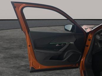 Peugeot E-2008 50kWh GT (136 ps) - LED - REVERSE CAM - NAV
