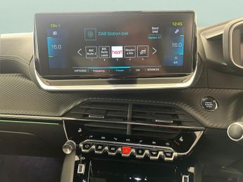 Peugeot E-2008 50kWh GT (136 ps) - HEATED SEATS - BLIND SPOT ASSIST - BLUETOOTH