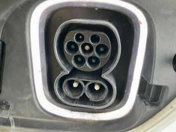 Hyundai Kona 64kWh Premium SE (7kW Charger) (204 ps) - KEYLESS ENTRY