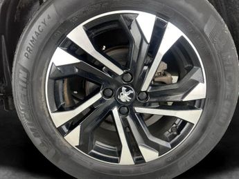 Peugeot E-2008 50kWh GT (136 ps) - HEATED SEATS - BLIND SPOT ASSIST - BLUETOOTH
