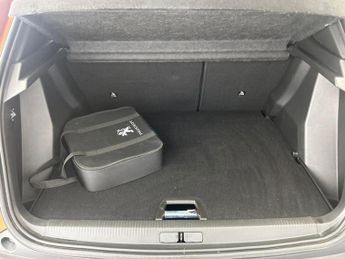 Peugeot E-2008 50kWh GT (136 ps) - HEATED SEATS - BLIND SPOT ASSIST - BLUETOOTH