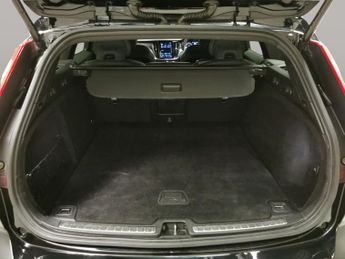 Volvo V60 2.0h T6 Recharge 11.6kWh R-Design Plug-in AWD (340 ps) - AUTO PA