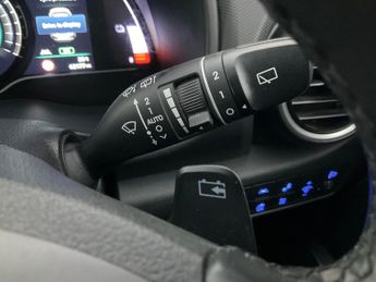 Hyundai Kona 64kWh Premium SE (7kW Charger) (204 ps) - KEYLESS ENTRY