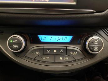 Toyota Yaris 1.5 VVT-h GR SPORT E-CVT (100 ps) - AIR CON - DAB - PRIVACY GLAS